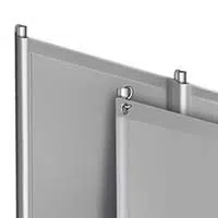 Nur senkrecht im Abstand von ca. 100cm (oben geöffnet) + 12mm Rundösen in den Laschen