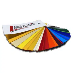 Ein Ring aus bunten Mustern in Rot-, Gelb-, Blau- und Grüntönen. Das oberste Muster zeigt „ANKO PLANEN“ mit einem Logo. Produkt: - MUSTER - PVC-Plane 450g/m².
