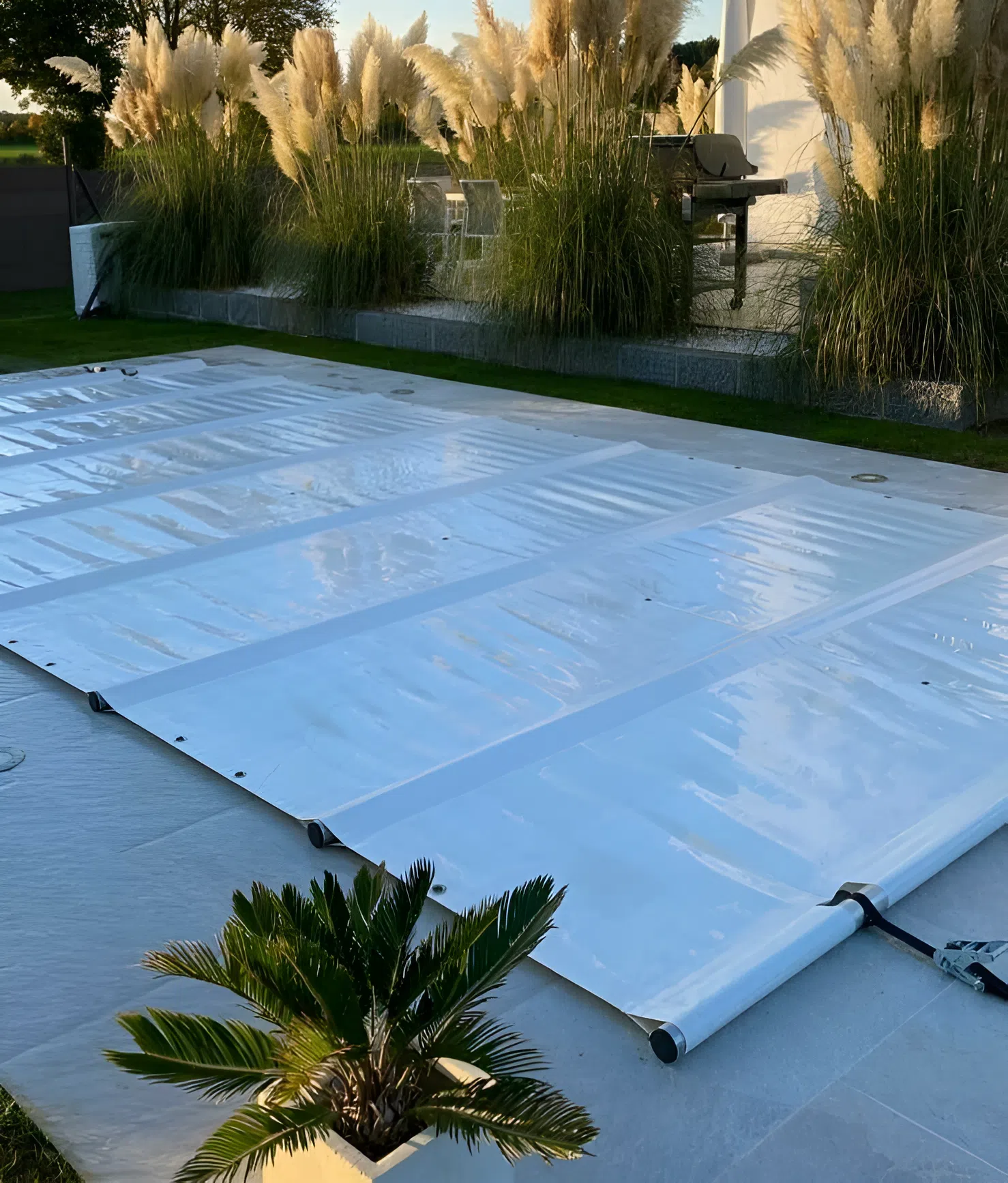 Foto einer Poolplane Stangenabdeckung