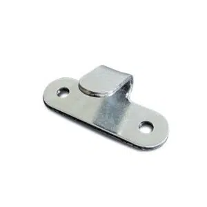 Abspannhaken in silberner Farbe auf weißem Hintergrund