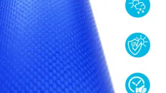 Nahaufnahme von strukturierten blauen PVC-Planen 450g/m² mit drei blauen Symbolen - Witterungsbeständigkeit, UV-Schutz und Strapazierfähigkeit - vertikal auf der rechten Seite.