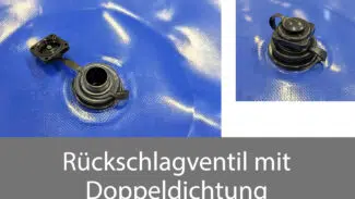 Schwarzes Rückschlagventil mit Doppeldichtung auf blauem Material für rechteckige aufblasbare Poolplanen, offen und geschlossen dargestellt. Deutsch: Rückschlagventil mit Doppeldichtung.