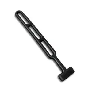 Die Gummistroppe ist ein schwarzes, längliches Werkzeug mit drei länglichen Aussparungen am Griff und einem flachen, rechteckigen Kopf vor weißem Hintergrund.