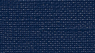 Eine Nahaufnahme eines strukturierten dunkelblauen Stoffes, der MEHGIES® VALMEX® Solera Vorzeltplane – Unifarben (Meterware) ähnelt, zeigt dicht gewebte Fäden mit einer rauen Oberfläche und gitterartigen feinen Linien.