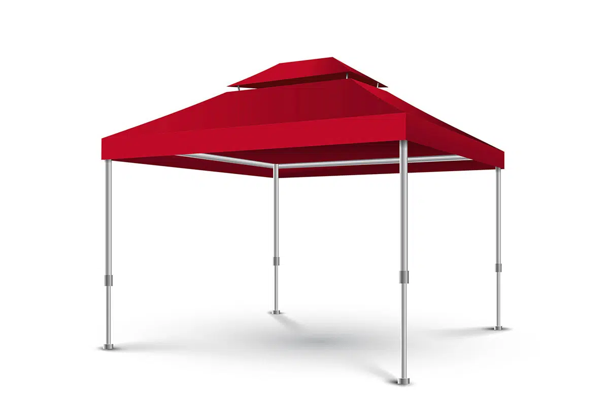 Ein rotes Pop-up-Überdachungszelt mit Pavillondach und silbernen Metallbeinen, das elegant auf einer flachen weißen Oberfläche steht.