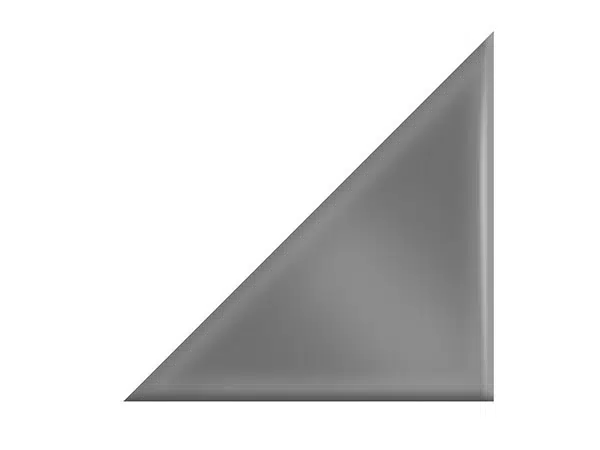 Ein graues, metallisch anmutendes rechtwinkliges Dreieck in Terrassenplanen in Dreiecksform ist mit der rechten Ecke nach links oben positioniert. Der sanfte Farbverlauf verleiht ihm vor weißem Hintergrund eine dreidimensionale Wirkung.