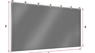 Bild eines grauen, rechteckigen Vorhangs mit sechs Haken an der Oberkante. Die Seiten sind vertikal mit A und C beschriftet, wobei A auf der rechten Seite steht. Die Unterseite ist horizontal mit B beschriftet.