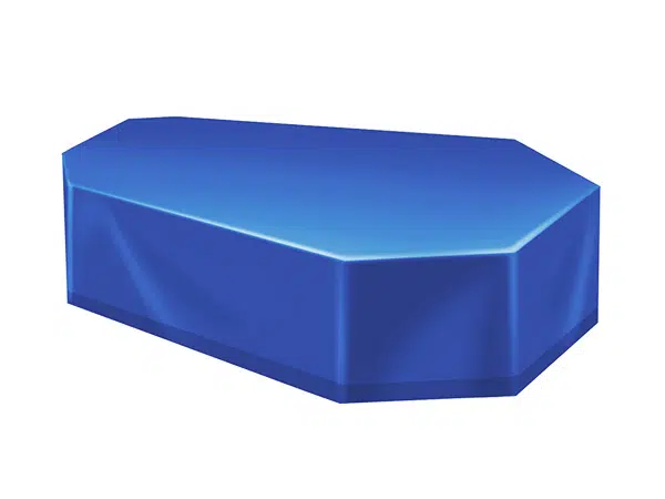 Abbildung einer blauen, rechteckigen Box mit abgerundeten Kanten und einer glatten, glänzenden Oberfläche, die an Abdeckhauben erinnert. Die Box ist schräg angeordnet, wobei eine Seite sich verjüngt und ein breiteres Ende bildet. Schatten deuten auf subtile Falten an den Seiten hin.