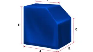 Ein blaues, unregelmäßig geformtes 3D-Objekt mit der Bezeichnung A–E zeigt die Abmessungen in Rot, verfügt über eine schräge Oberseite und ähnelt Abdeckhauben Sonderform 8 mit einer schrägen Seite.