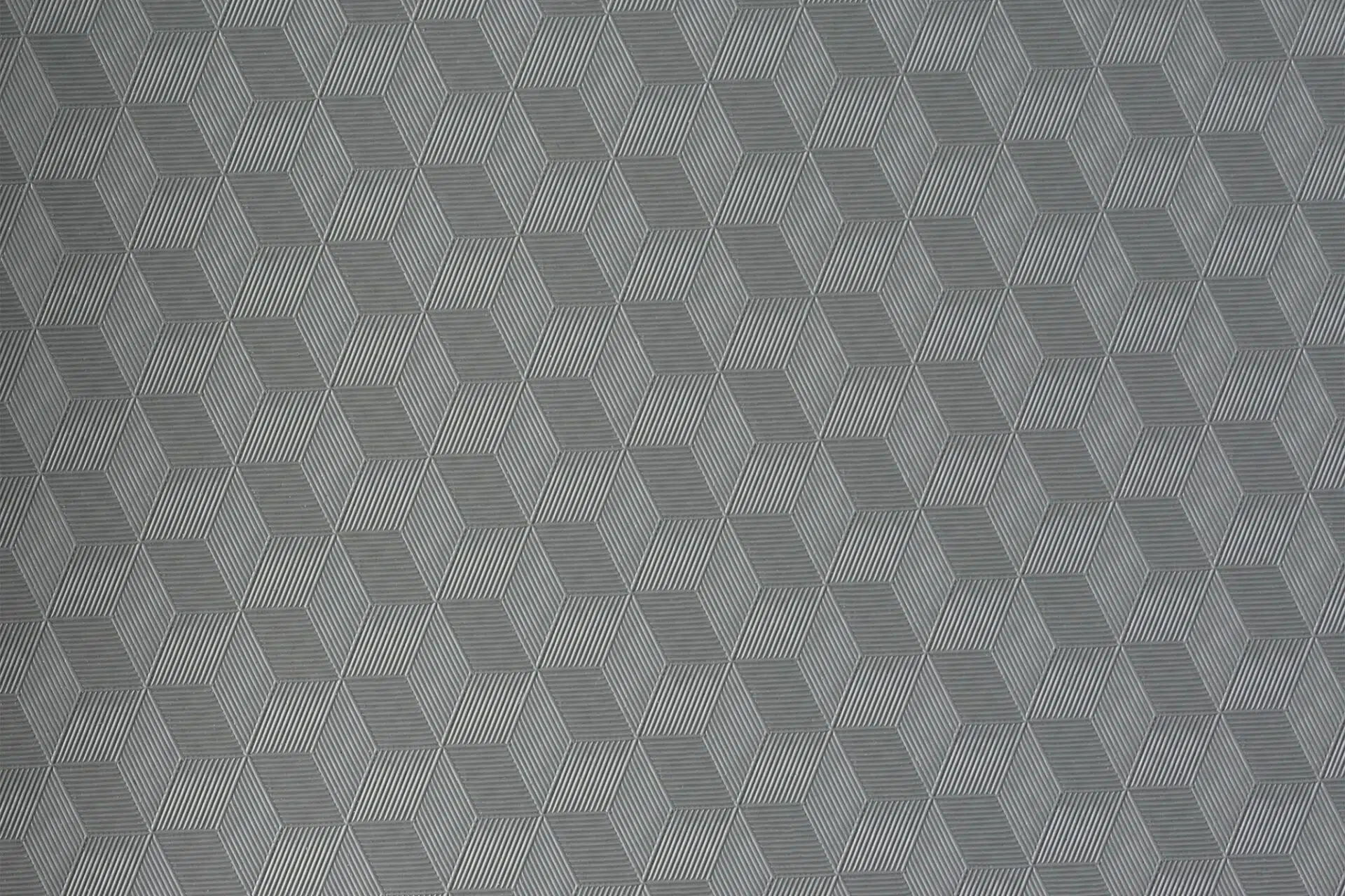 Das geometrische Muster der (850 g/m²) PVC-Folie aus ineinandergreifenden Sechsecken mit grauen und blauen Streifen erzeugt die Illusion eines dreidimensionalen Würfels, ideal für Premiumanwendungen. Breite: 2,5 m.