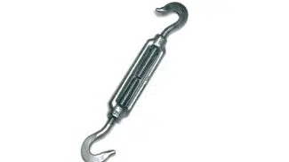 Der Ratschen-Spanngurt ist ein Spannschloss aus Metall mit Haken an beiden Enden und einem zentralen Gewinde zur Spannungseinstellung, auf weißem Hintergrund.