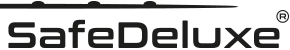Logo von SafeDeluxe mit fettem schwarzen Text und einem stilisierten Dachdesign über den Buchstaben, in das dezent ein Poolplane-Motiv integriert ist, sowie einem Symbol für ein eingetragenes Markenzeichen am Ende.