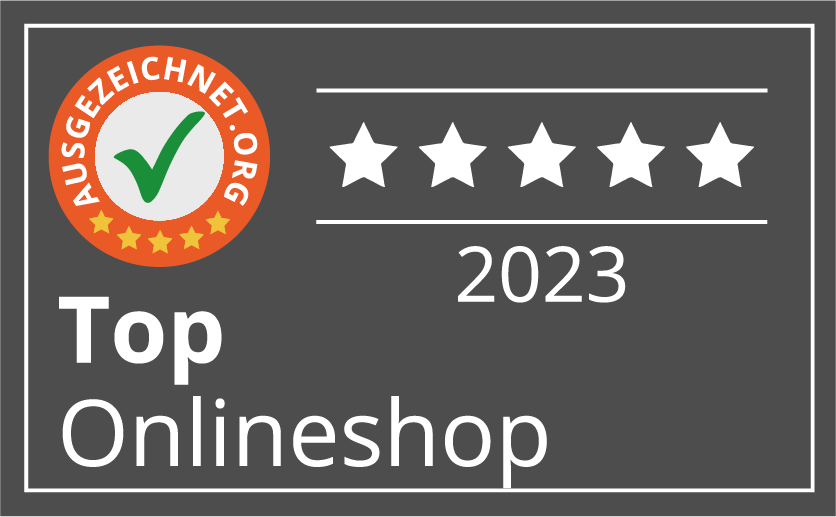 Ein Badge mit „Ausgezeichnet.org“ und einem grünen Häkchen, darauf fünf Sterne und „2023“. „Top Onlineshop“ steht in weißer Schrift auf dunklem Hintergrund darauf und schwebt wie ein Flugzeug über Ihnen.