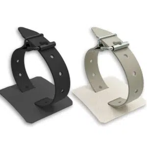 Zwei Dachbefestiger-Ständer mit Armbändern: ein schwarzer auf schwarzem Sockel, ein hellgrauer auf weißem Sockel, beide aufrecht auf weißem Hintergrund.