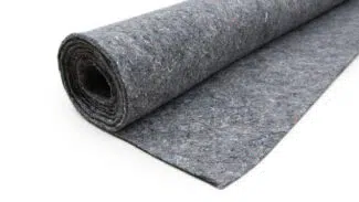 Teichvlies auf Rolle und Ecke steht ab