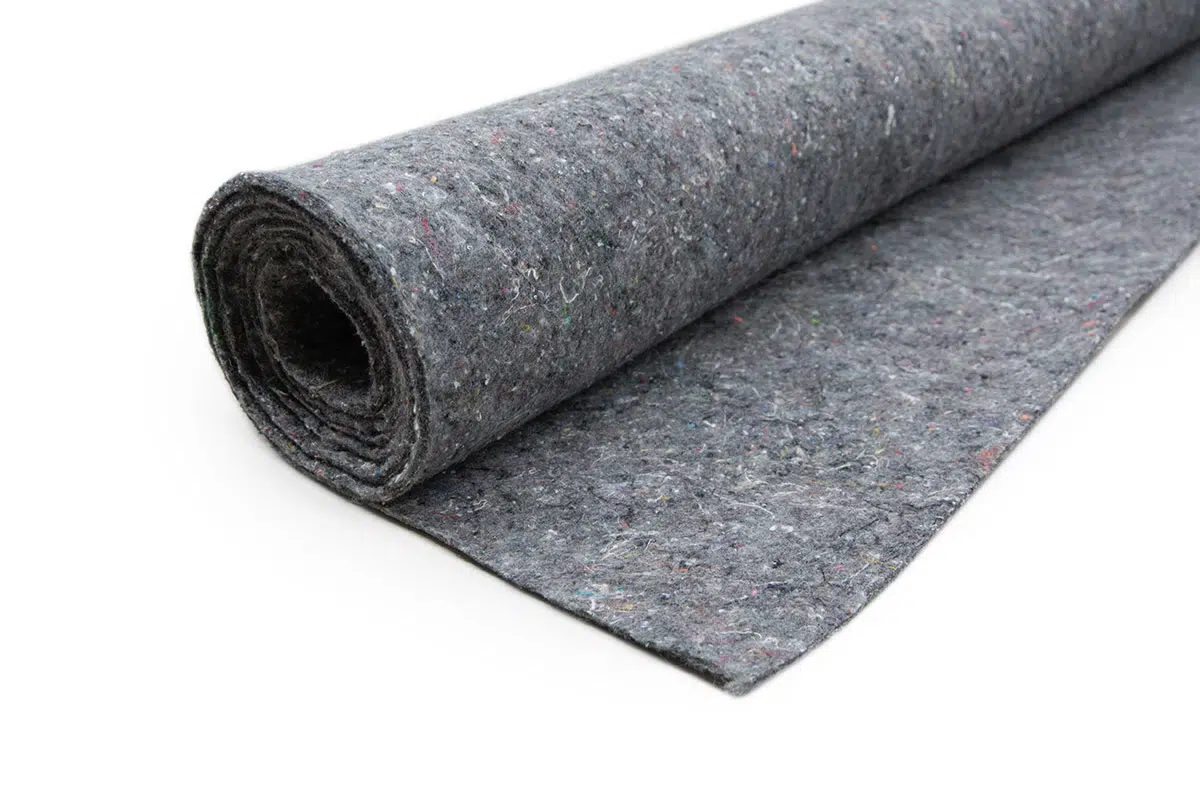 Teichvlies auf Rolle und Ecke steht ab