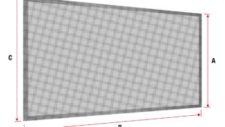Ein rechteckiger Carport oder eine Terrassenplane aus Netzgewebe mit grauem Rand ist mit den Maßen A (Höhe), B (Breite) und C (Seite) beschriftet und weist ein diagonales Maschenmuster auf.