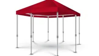 Das Pavillondach (achteckig) ist ein großes, rotes, achteckiges Zelt mit einem Spitzdach und acht silbernen Metallstangen auf weißem Grund.