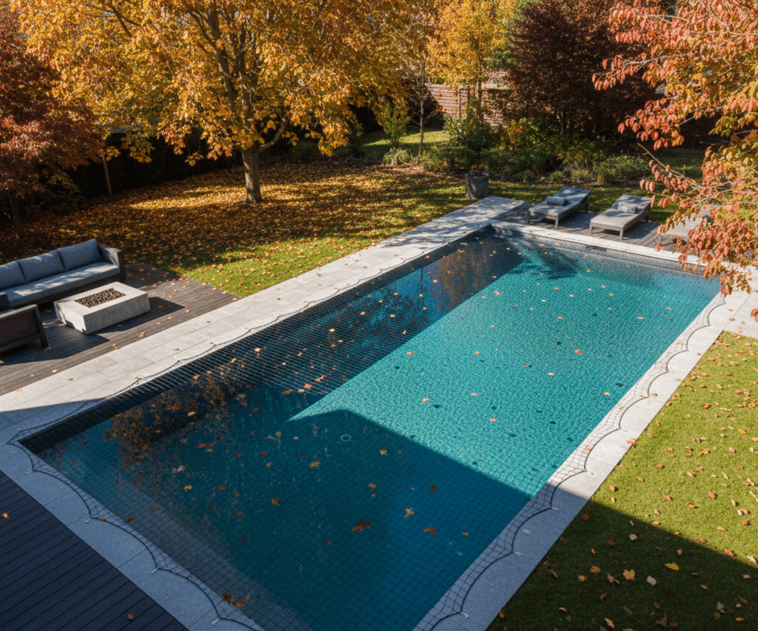 Netzabdeckung-im-Haertetest- Effektives-Schmutzmanagement-bei-starkem Regen-hohem- Laubaufkommen-Poolplanen-01